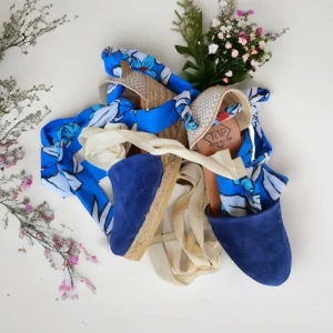 Calzaro Alpargatas | Alpargata Valenciana Cuña Alta Yute Piel 23450 Azul.