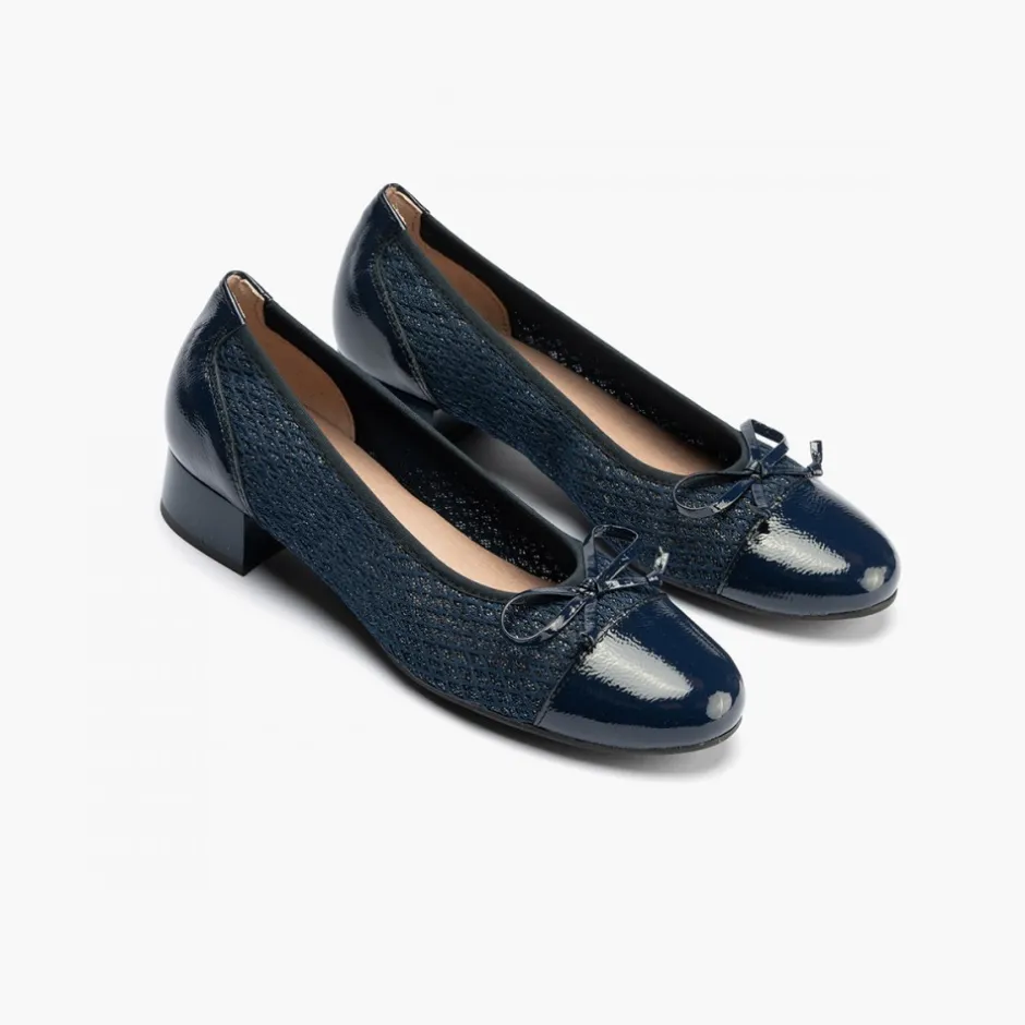 bailarinas_de_mujer_en_pi_2-1.webp Calzaro Bailarinas | Bailarinas de Mujer en Piel 5712 con Textil con Ribete Elástico y Adorno Lazo Tacón Bajo Azul.
