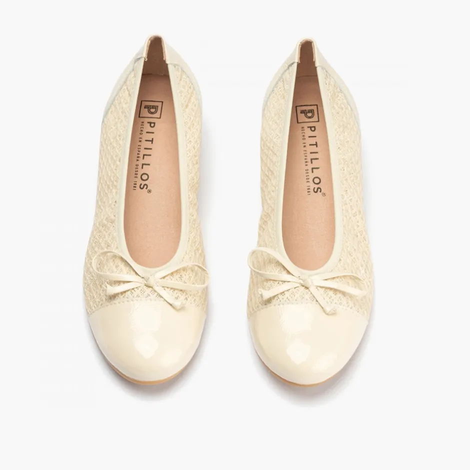 bailarinas_de_mujer_en_pi_2.webp Calzaro Bailarinas | Bailarinas de Mujer en Piel 5712 con Textil con Ribete Elástico y Adorno Lazo Tacón Bajo Crema Beige
