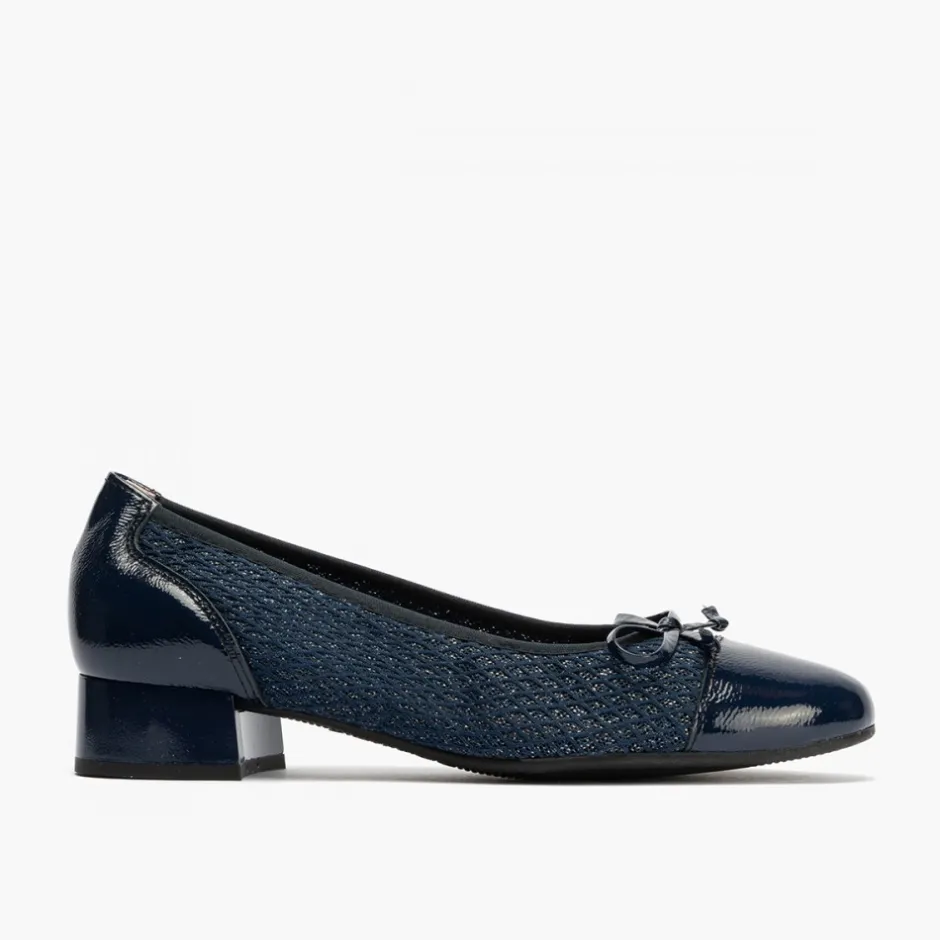 bailarinas_de_mujer_en_pi_4-1.webp Calzaro Bailarinas | Bailarinas de Mujer en Piel 5712 con Textil con Ribete Elástico y Adorno Lazo Tacón Bajo Azul.