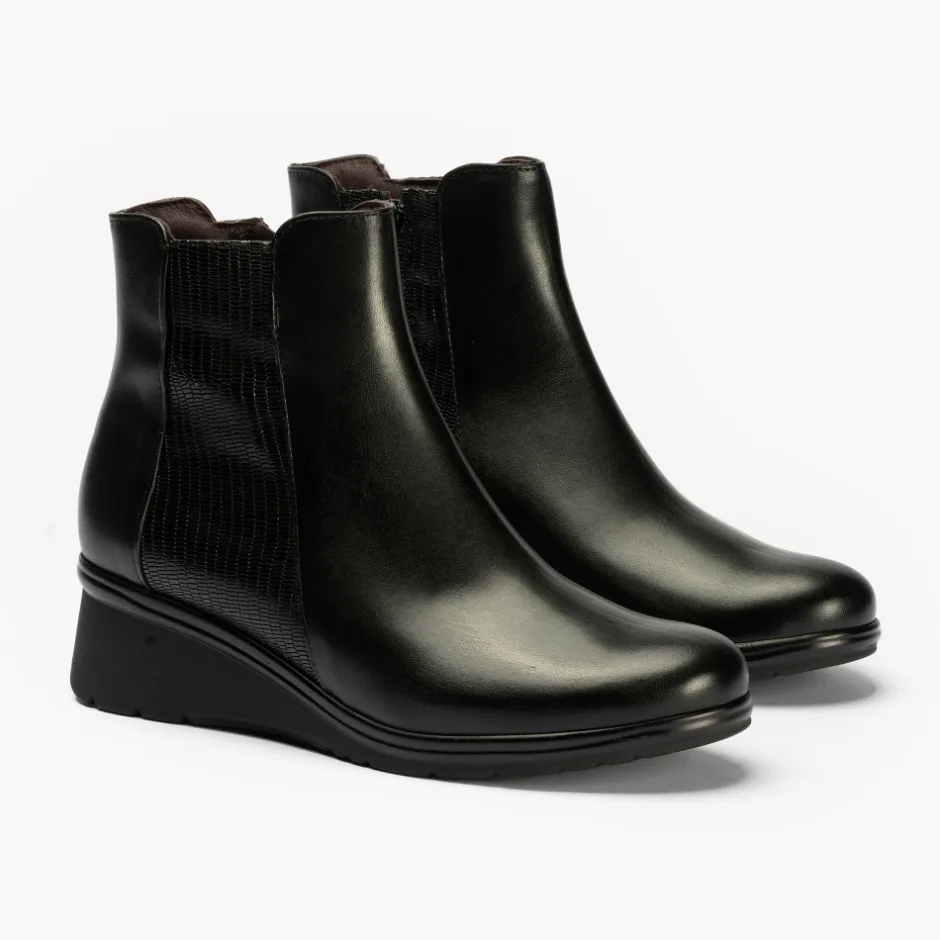 botines__cua_micro_lucido_4.webp Calzaro Confort | Botines 1626 Cuña Micro Lucido/Tejus Negro