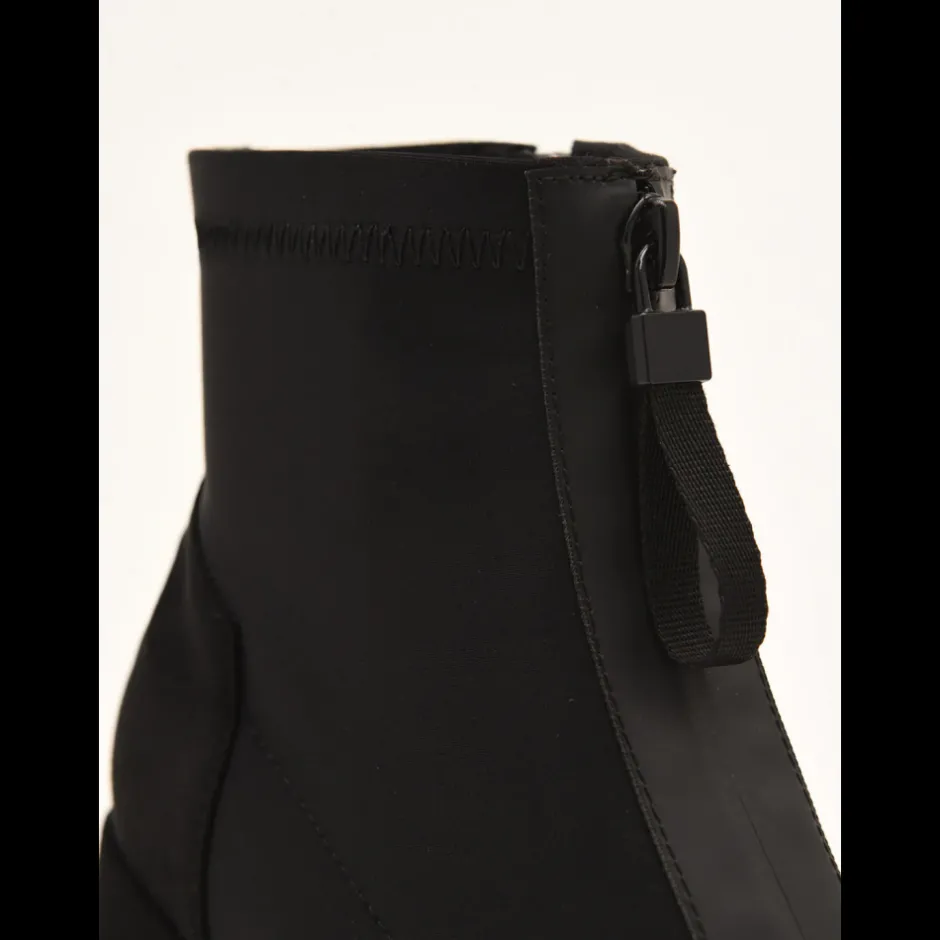 botines_en_negro_j_con_cr_1.webp Calzaro Botas Y Botines Mujer | Botines en Negro 462J006 con Cremallera Frontal.