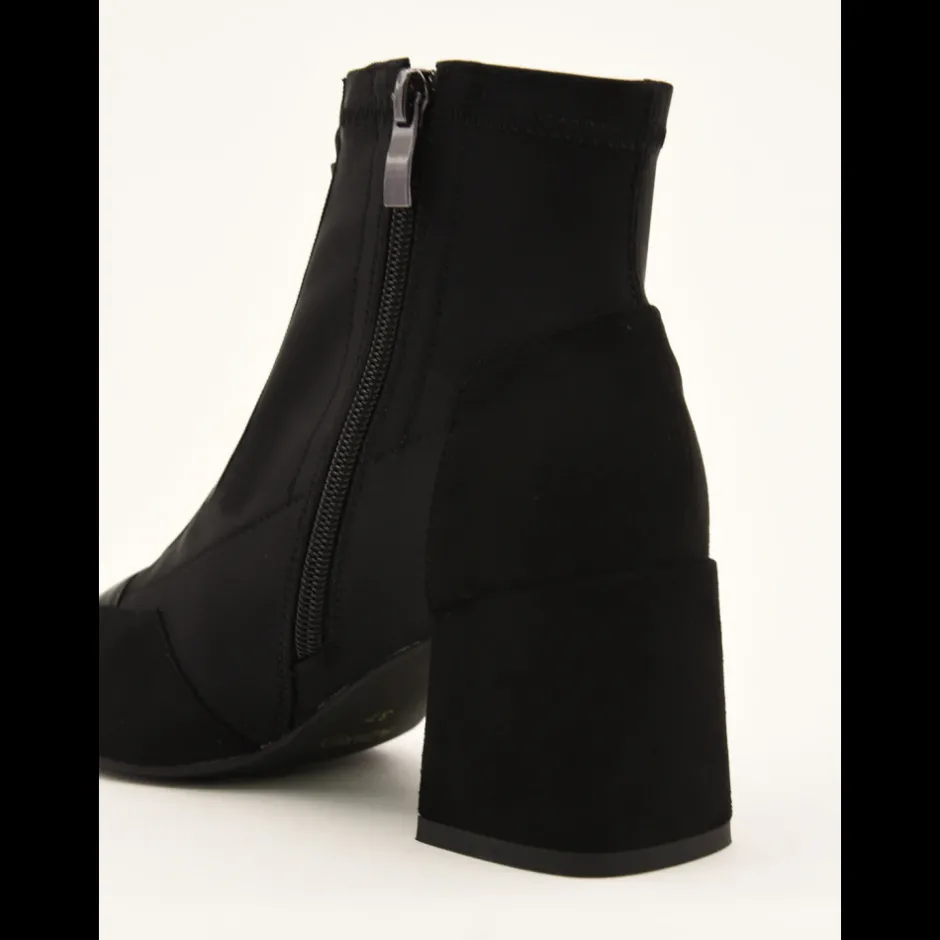 botines_en_negro_j_con_cr_2.webp Calzaro Botas Y Botines Mujer | Botines en Negro 462J006 con Cremallera Frontal.