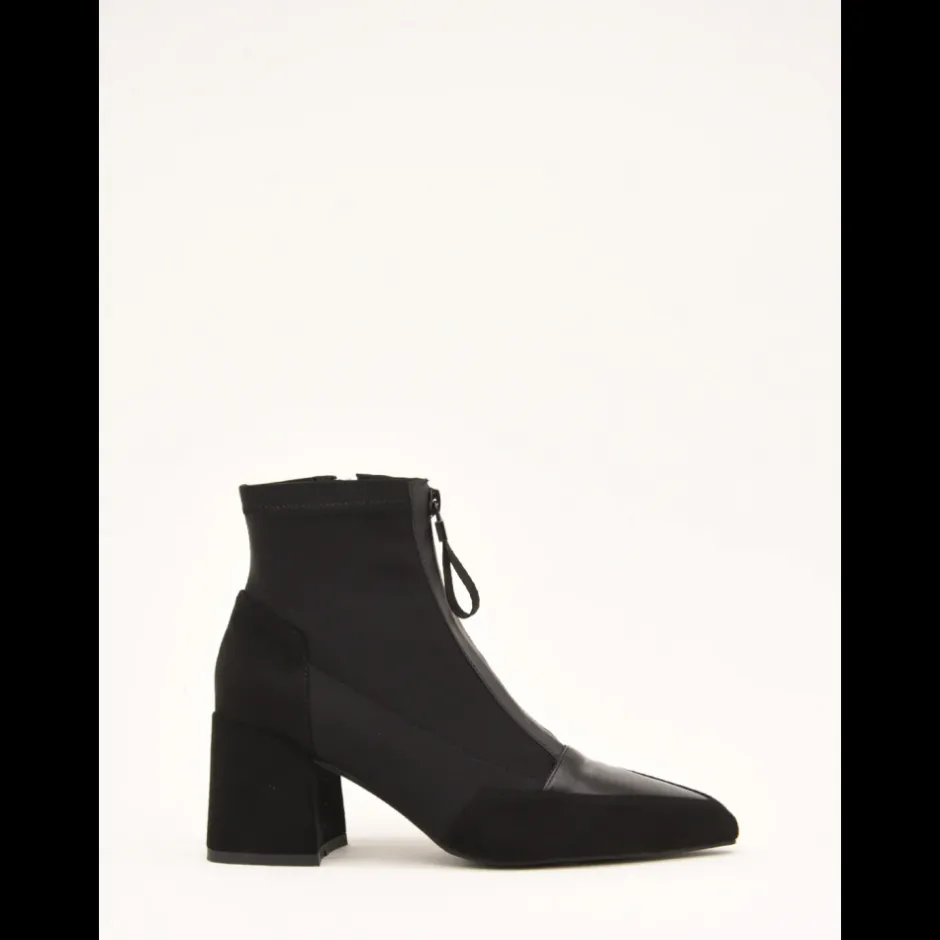 botines_en_negro_j_con_cr_5.webp Calzaro Botas Y Botines Mujer | Botines en Negro 462J006 con Cremallera Frontal.