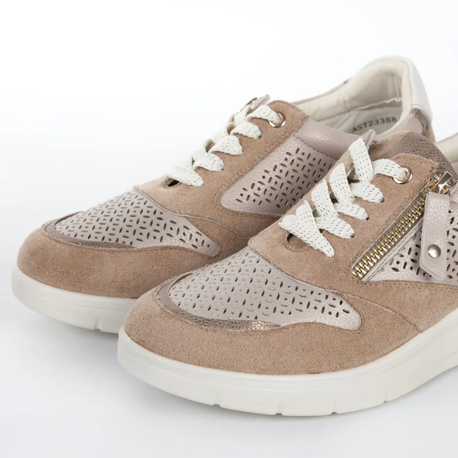deportivo_cua_cordones_y__0.webp Calzaro Deportivas | Deportivo Cuña Cordones y Crem. Lateral Perforado 23388 Taupe