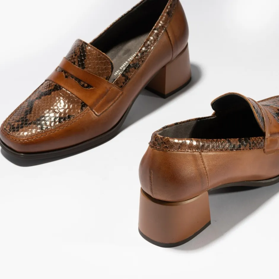 mocasines__con_tacn_medio_2-1.webp Calzaro Zapatos De Tac贸n | Confort | Mocasines 1682 con Tacón Medio Lucido/Zimba Marrón Claro Cuero