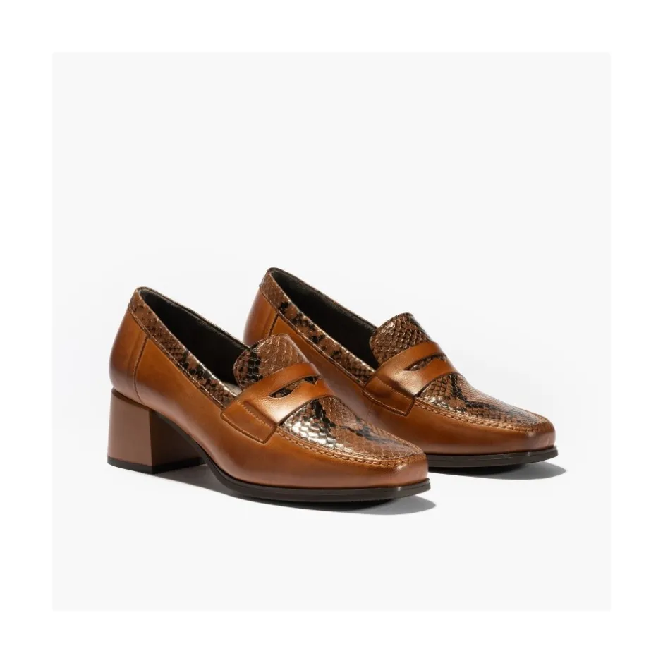 mocasines__con_tacn_medio_4-1.webp Calzaro Zapatos De Tac贸n | Confort | Mocasines 1682 con Tacón Medio Lucido/Zimba Marrón Claro Cuero