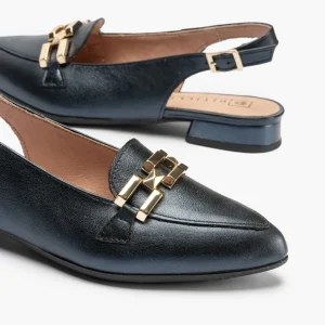 Calzaro Zapatos De Tac贸n | Bailarinas | Mocasines de Mujer 5785 Destalonados en Piel Laminada con Adorno Cadena Metálica Azul.