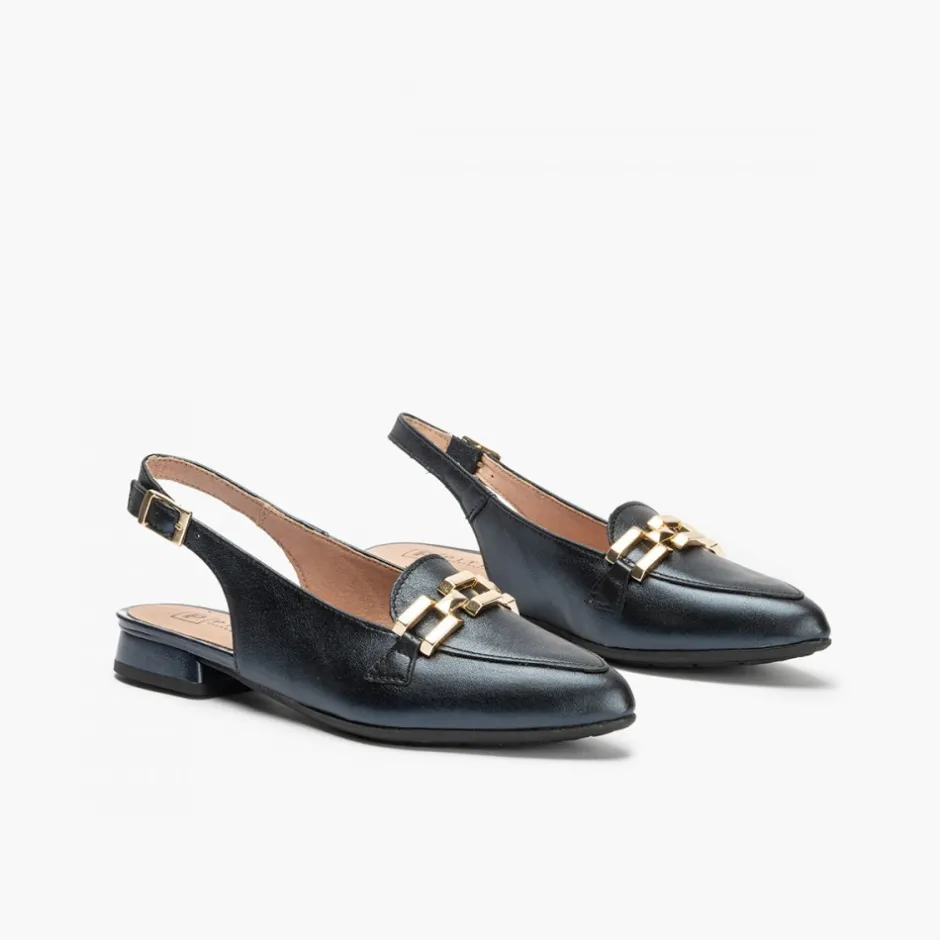 mocasines_de_mujer__desta_1-1.webp Calzaro Zapatos De Tac贸n | Bailarinas | Mocasines de Mujer 5785 Destalonados en Piel Laminada con Adorno Cadena Metálica Azul.