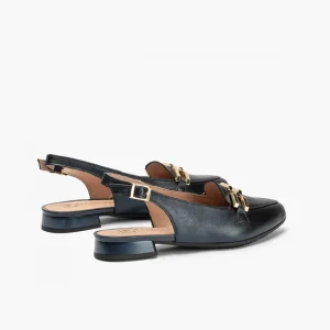 Calzaro Zapatos De Tac贸n | Bailarinas | Mocasines de Mujer 5785 Destalonados en Piel Laminada con Adorno Cadena Metálica Azul.