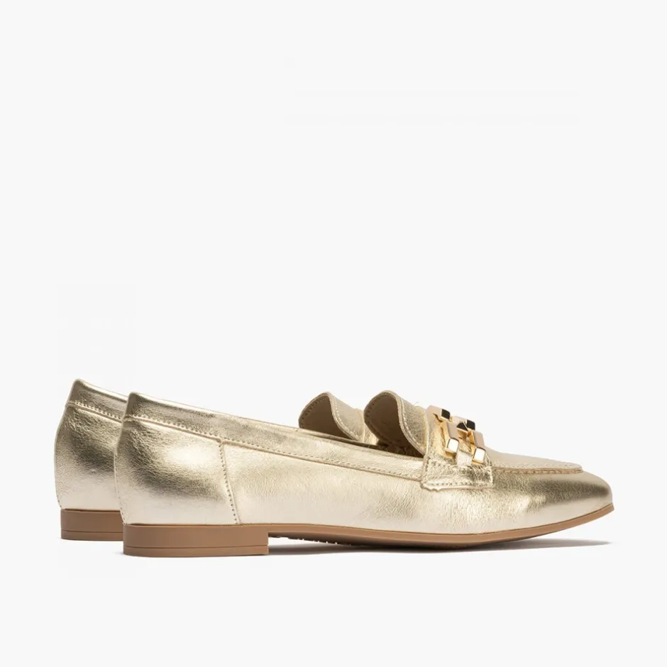 mocasines_de_mujer__en_pi_4.webp Calzaro Mocasines | Mocasines de Mujer 5641 en Piel Laminada con Adorno y Tacón Bajo Dorado