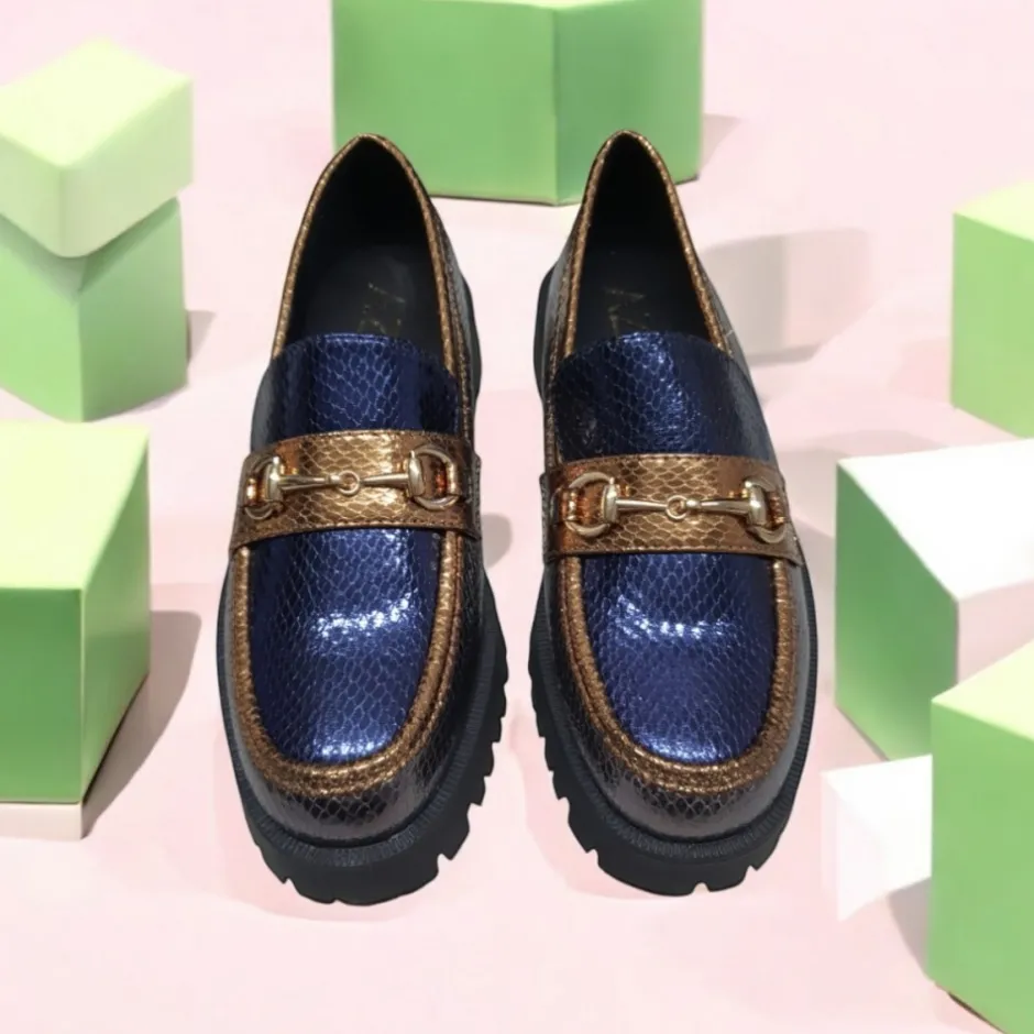 mocasn_de_charol_h_en_plo_3.webp Calzaro Mocasines | Casual | Mocasín de Charol 459H771 en Plomo y Azul