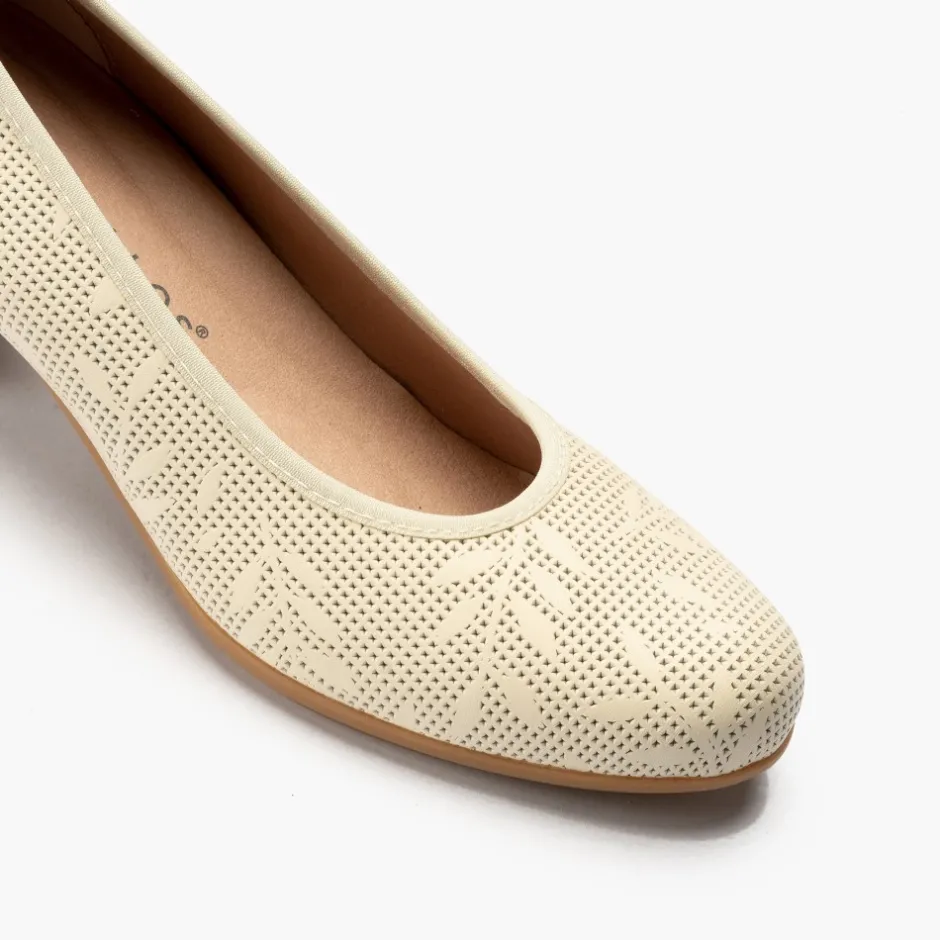 saln_mujer_grabado_tacon__0.webp Calzaro Confort | Salón Mujer Grabado Tacon Medio 5092 Crema Beige