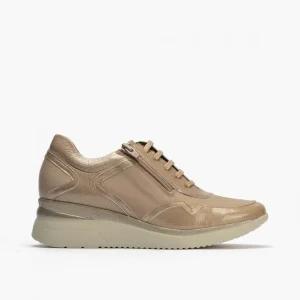 Calzaro Deportivas | Confort | Zapato Deportivo Charol con Cremallera para Mujer 10210 Color Piedra.