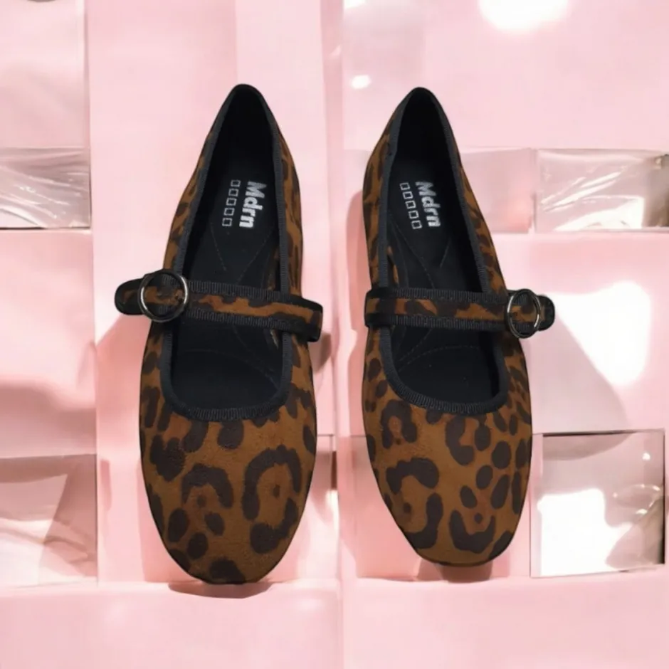 zapato_plano_con_una_puls_3-2.webp Calzaro Zapatos De Tac贸n | Bailarinas | Zapato Plano Con Una Pulsera Ancha 535 Leopardo.