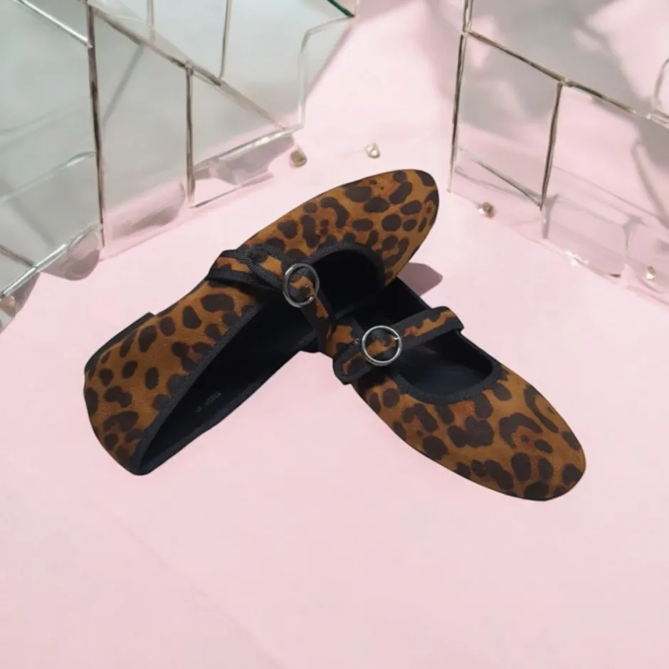zapato_plano_con_una_puls_4-2.webp Calzaro Zapatos De Tac贸n | Bailarinas | Zapato Plano Con Una Pulsera Ancha 535 Leopardo.