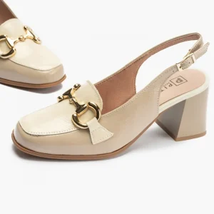 Calzaro Zapatos De Tac贸n | Zapatos de Salón de Mujer 5795 Destalonado en Piel Charol con Adorno Hebilla Metálica y Tacón Bloque Beige.