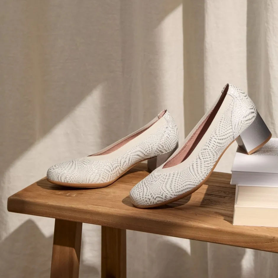 zapatos_de_saln_de_mujer__0.webp Calzaro Zapatos De Tac贸n | Zapatos de Salón de Mujer de Piel con Ribete Elástico 5720 con Tacón Medio Plata