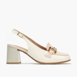 Calzaro Zapatos De Tac贸n | Zapatos de Salón de Mujer 5795 Destalonado en Piel Charol con Adorno Hebilla Metálica y Tacón Bloque Blanco.