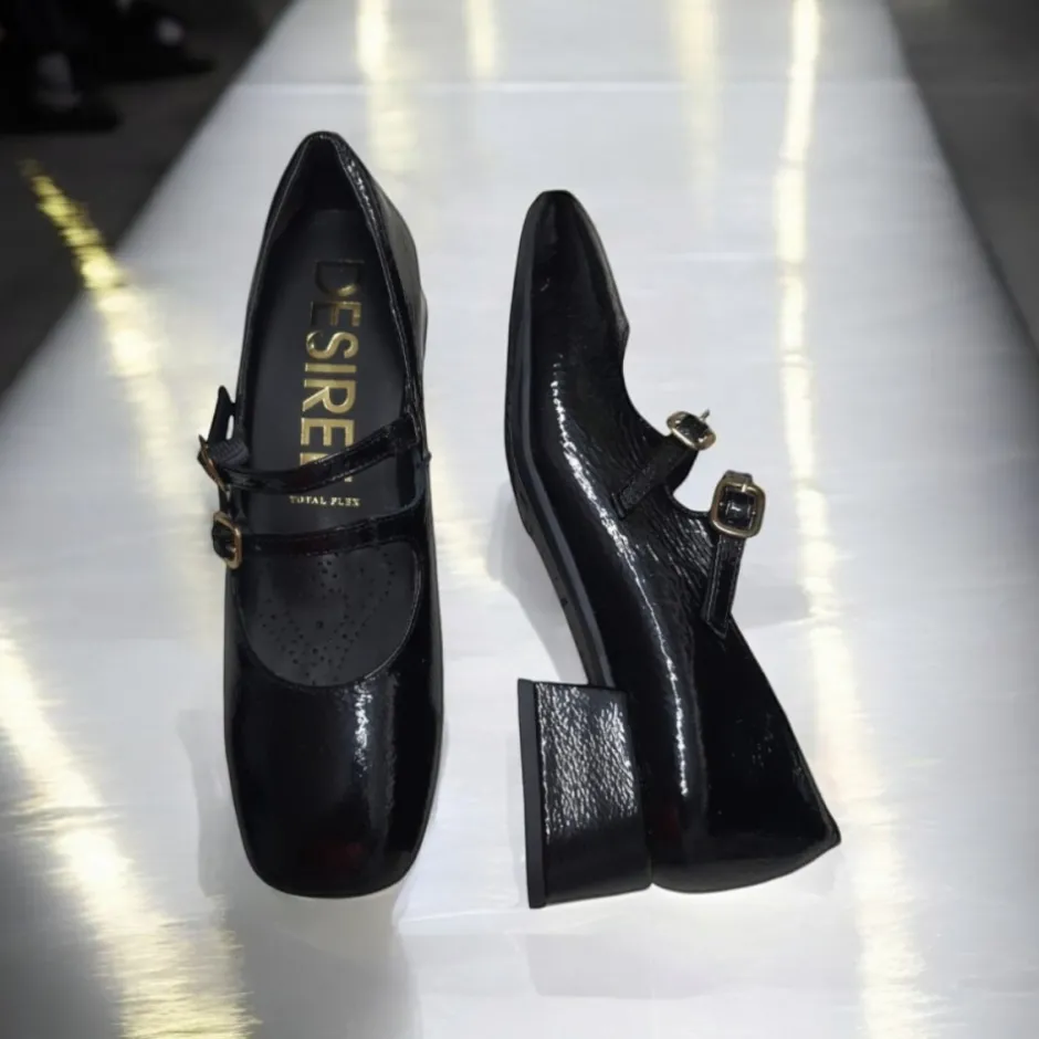 zapatos_de_tacn_bajo_con__1-1.webp Calzaro Zapatos De Tac贸n | Confort | Zapatos de Tacón Bajo Con Dos Correas Mary Jane Desiree Daky 1 Negro.