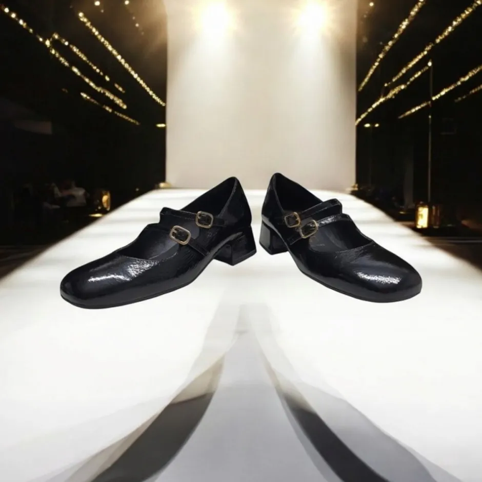 zapatos_de_tacn_bajo_con__8.webp Calzaro Zapatos De Tac贸n | Confort | Zapatos de Tacón Bajo Con Dos Correas Mary Jane Desiree Daky 1 Negro.