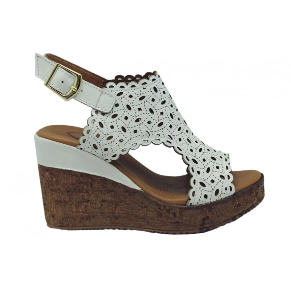 zueco_piel_cua__laser_bla_10.webp Calzaro Sandalias | Zueco Piel Cuña 23401 Laser Blanco .